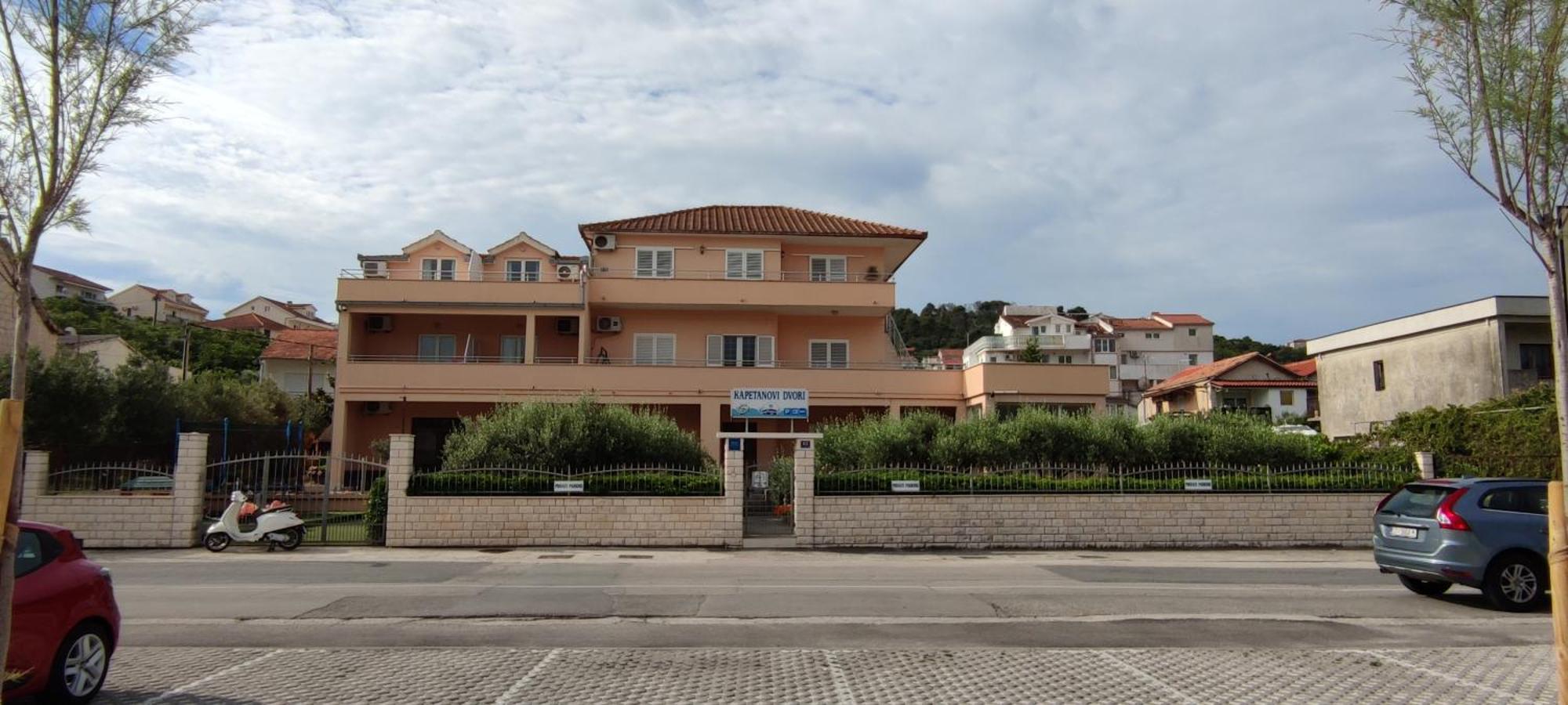Apartments Kapetanovi Dvori Trogir Exterior foto