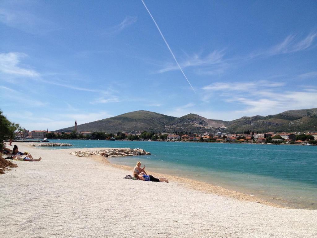 Apartments Kapetanovi Dvori Trogir Quarto foto